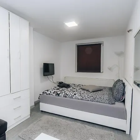 Luka Guest house *