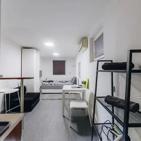 Luka Guest house *